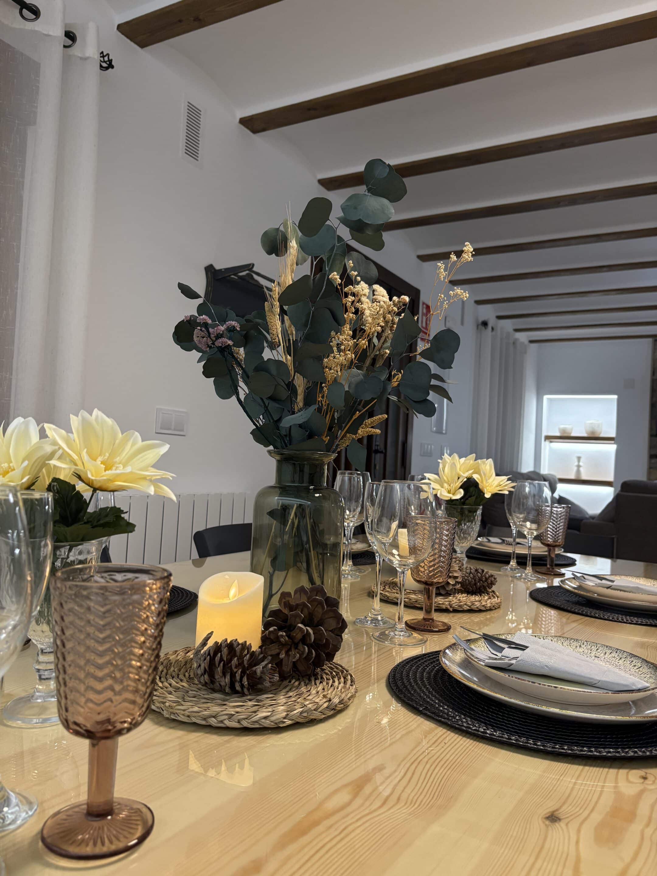 mesa de comedor grande la ermita alojamiento rural